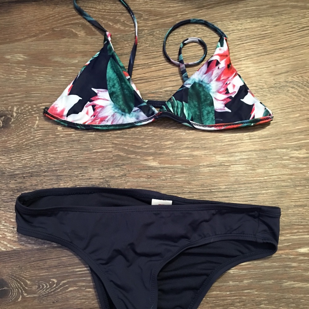 Floral navy bikini